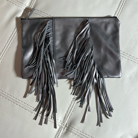 Ion Color Brilliance Silver PVC Clutch Purse With Fringe - Picture 1 of 3